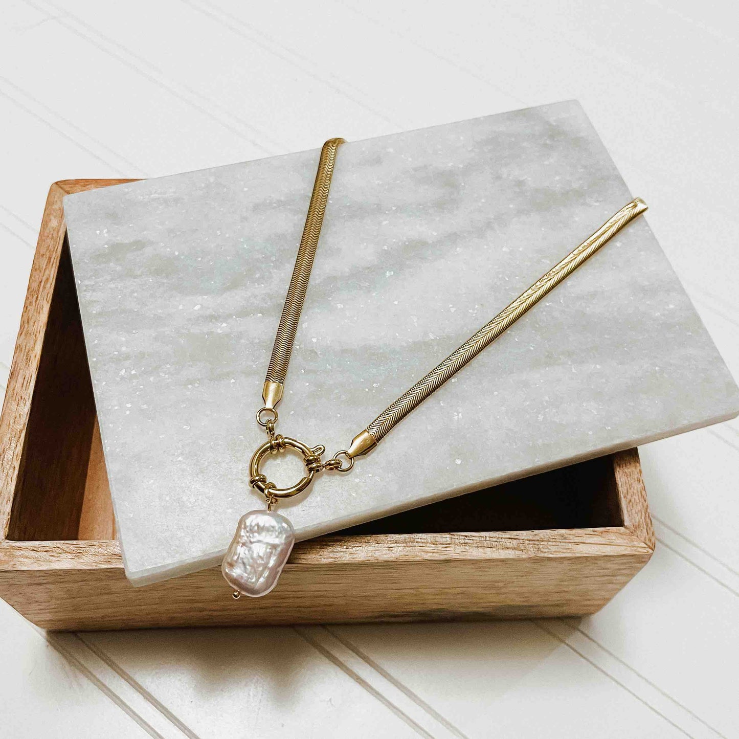 Pretty Simple Mother Of Pearl Necklace